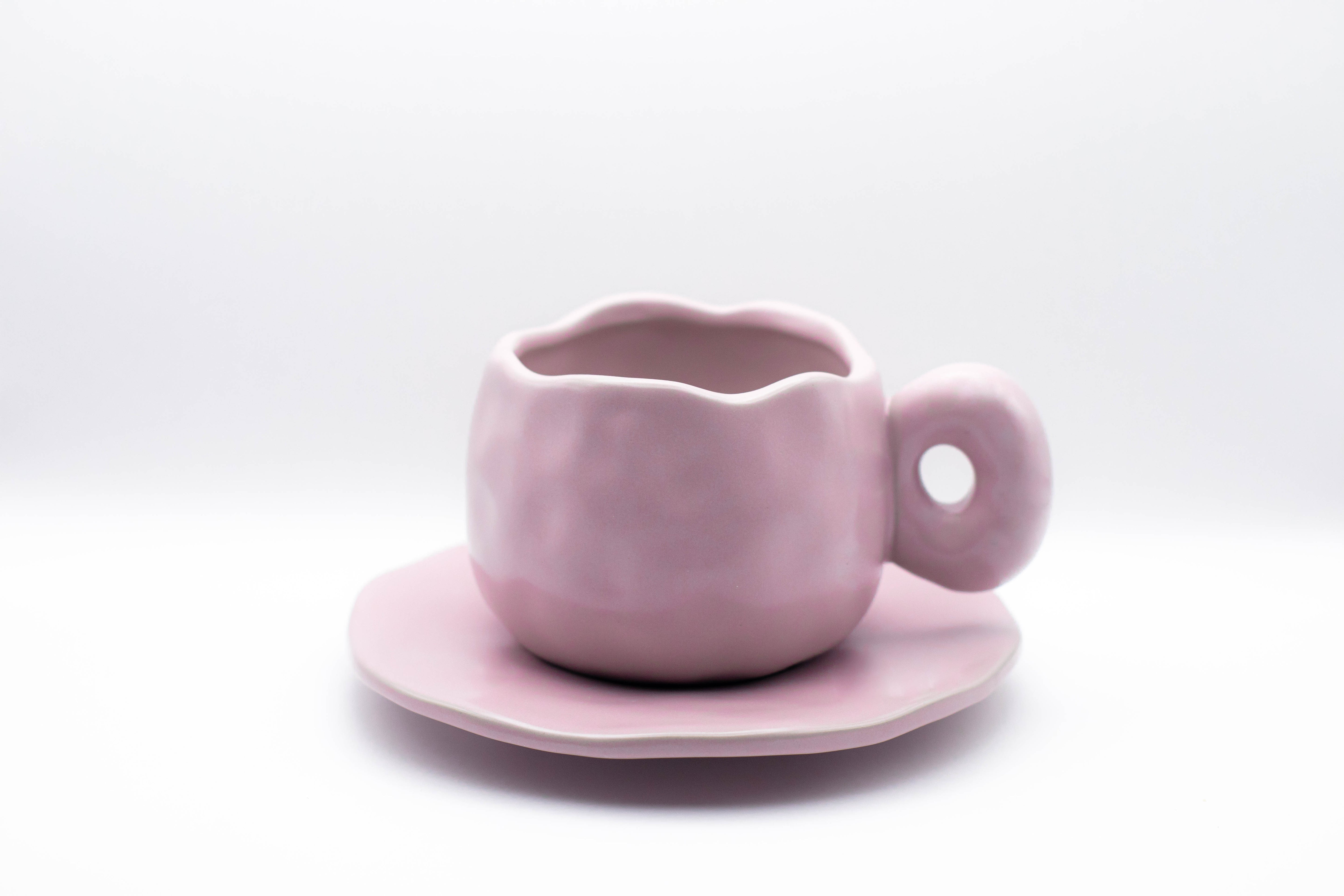 Stand-alone picture of our ceramic Curve cup in a soft color purple. 